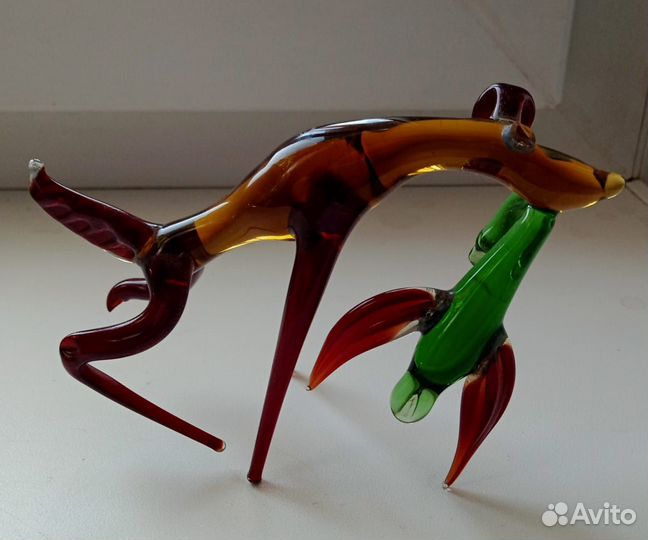 Статуэтка из дутого стекла