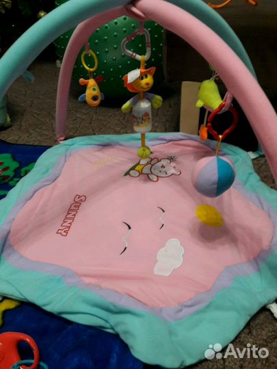 Игровой развивающий коврик