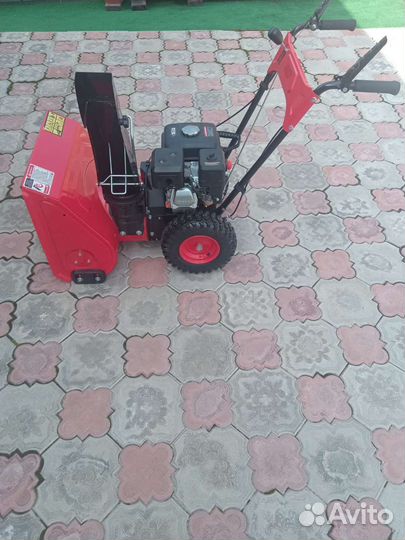 Снегоуборочная машина бензиновая