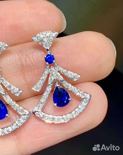 Золотые серьги с бриллиантами и сапфирами