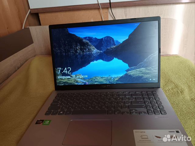 Asus 15.8 Ryzen 5/230MX/Vega 8