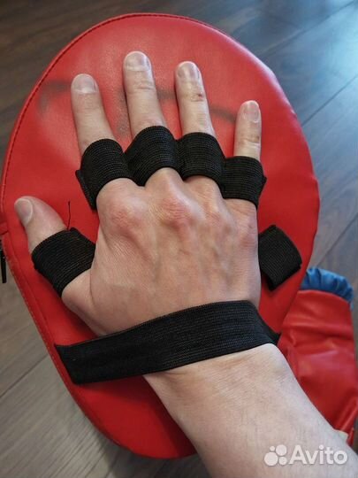 Боксерские перчатки и лапа для мальчика