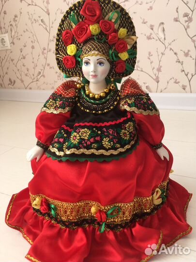 Кукла-грелка фарфор