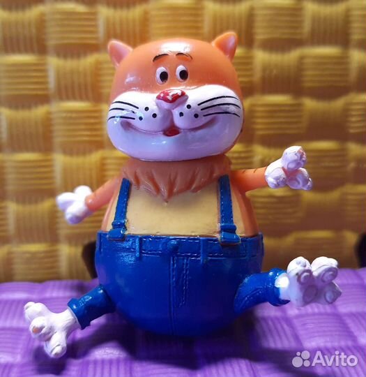 Кот из мультика про попугая Кешу