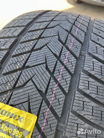 Sonix WinterXPro 999 275/40 R21 128U