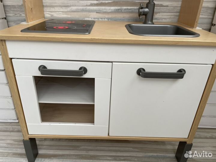 Детская кухня IKEA с посудой