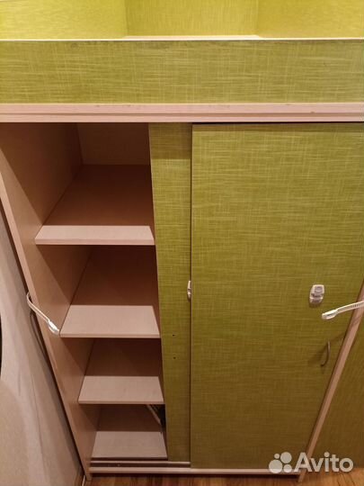 Детский уголок с кроватью и столом (без матраса)