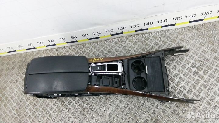 Подлокотник центральный на BMW X5 E70