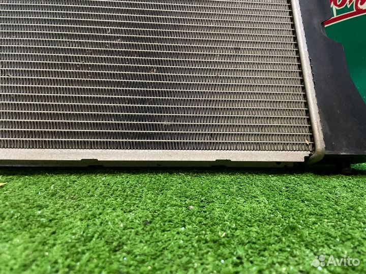 Радиатор охлаждения двигателя Toyota Avensis