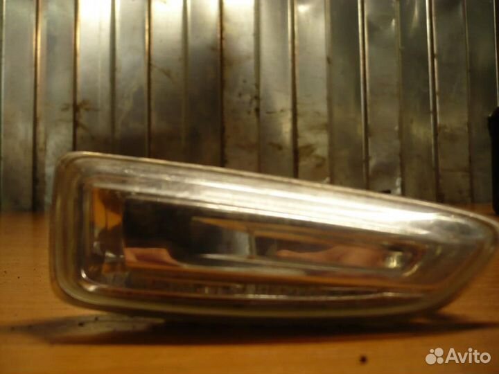 Повторитель на крыло правый Opel Astra J