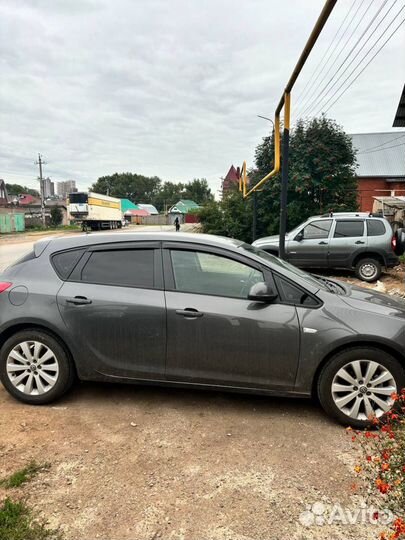 Opel Astra 1.6 МТ, 2011, 186 000 км