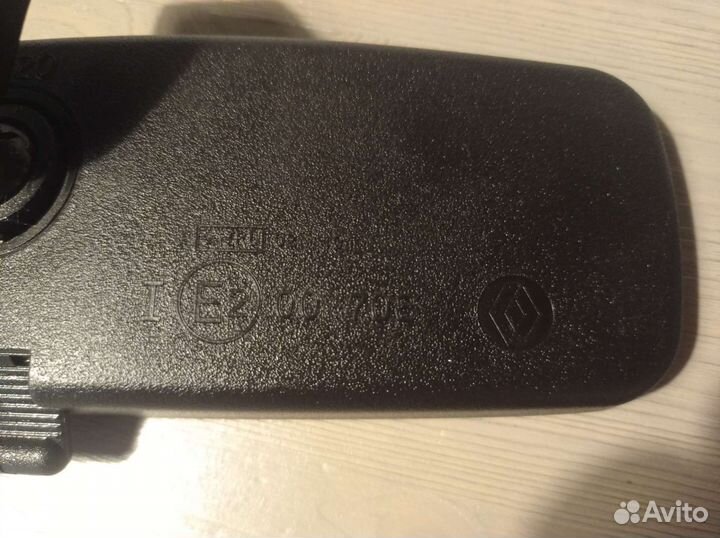 Внутрисалонное зеркало заднего вида