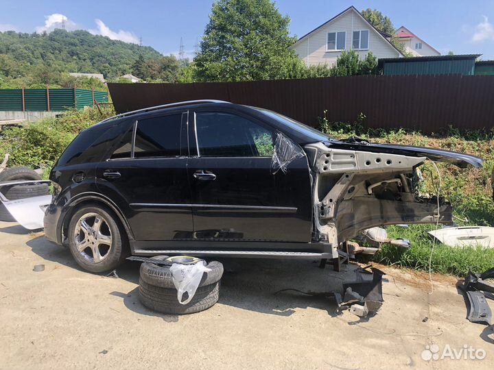 Кузов с документами Mercedes ML63 2010 год