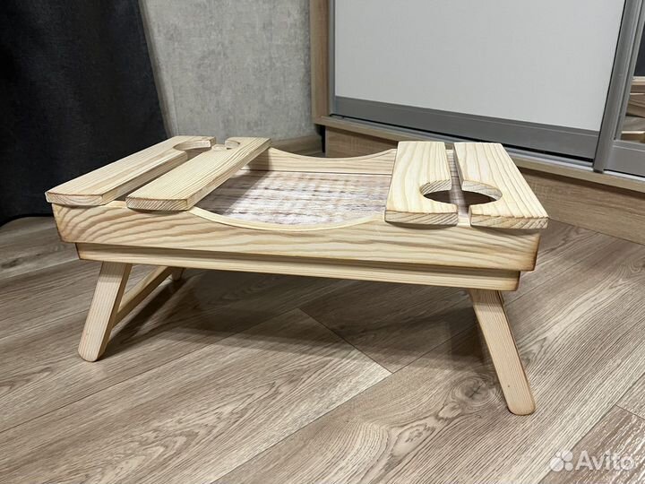 Поднос деревянный на ножках