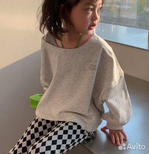 Кофта с открытыми плечами для девочки