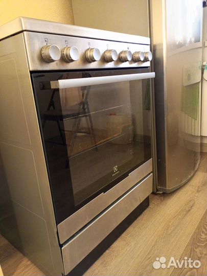 Электроплита с духовкой Б/У