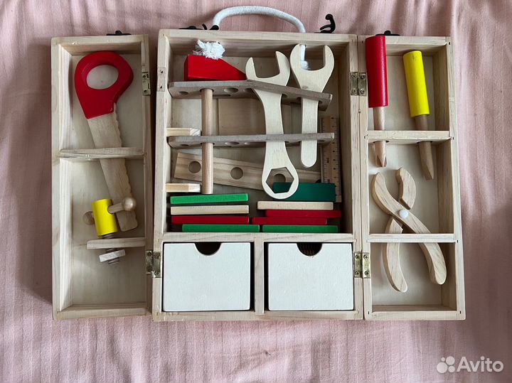 Деревянные инструменты плотника, дрель