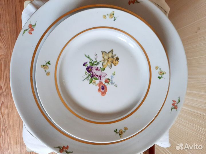 Набор тарелок