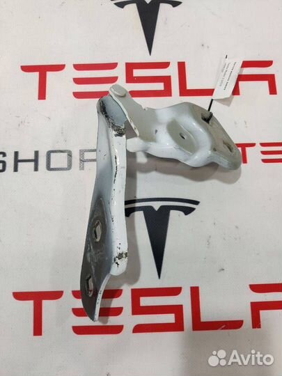 Петля капота левая Tesla Model 3 2019 1098792-00-C