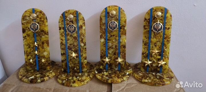 Сувенирный погон из янтаря