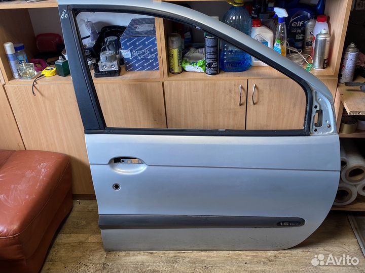 Renault scenic 1 передняя правая дверь