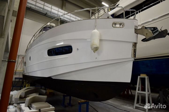 Моторная яхта Azimut Magellano 43, 2015 год