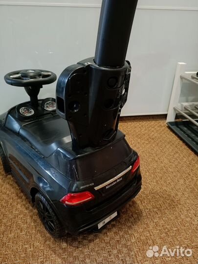 Машинка каталка толокар с ручкой