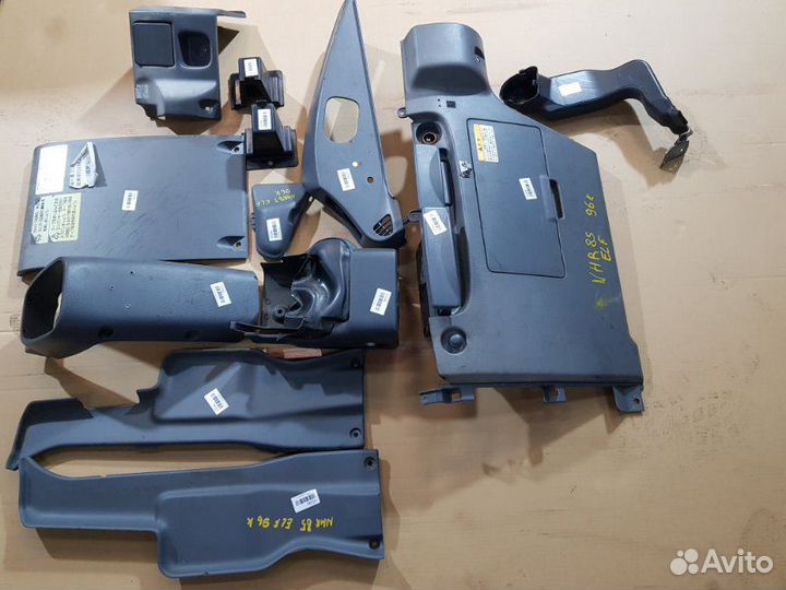 Пластиковая деталь салона Isuzu Elf NHR85A 4jjtcn