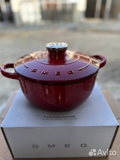 Кастрюля чугунная Smeg