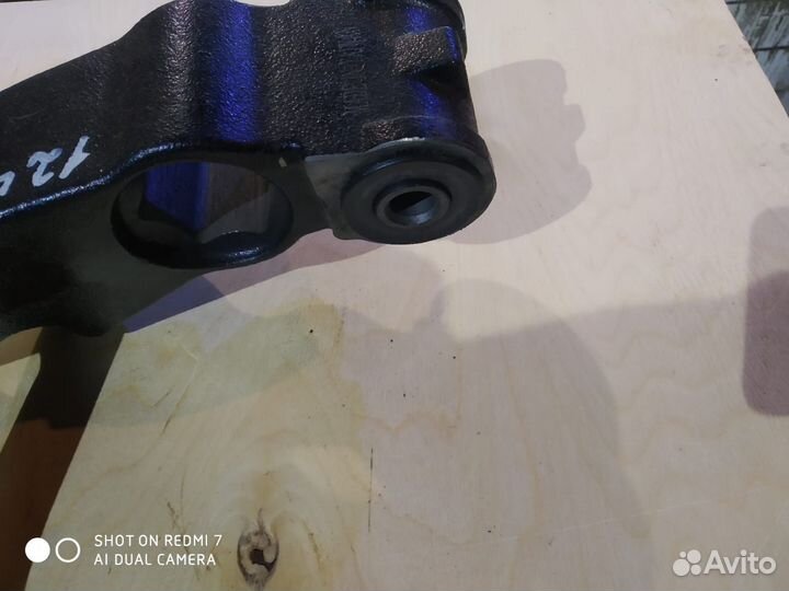 Рычаг передний левый нижний на tahoe и escalade