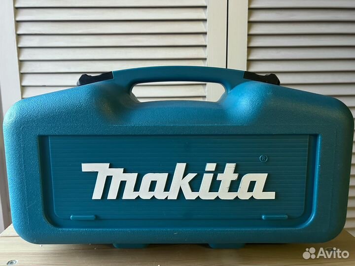 Эксцентриковая шлифмашина Makita BO5041K