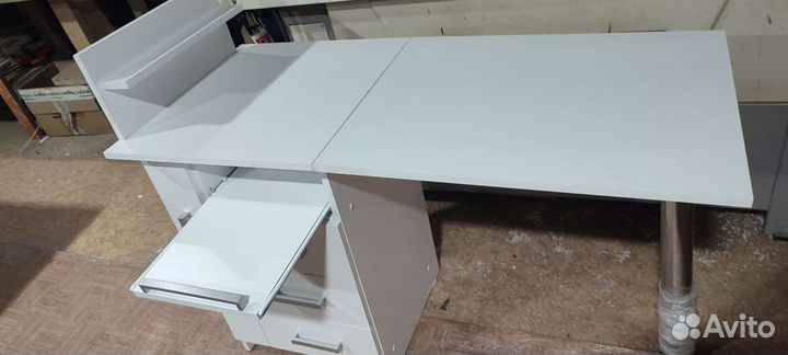 Маникюрный стол складной