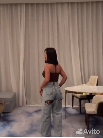 Джинсы с разрезами