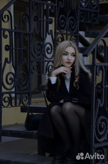 Модель, фотомодель для рекламы одежды, косметики