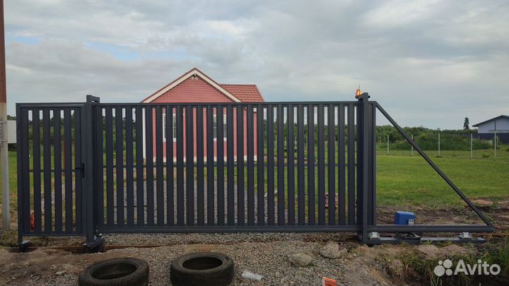 Откатные ворота с калиткой