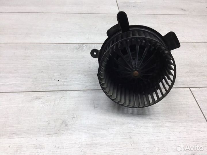 Мотор печки Peugeot 307 универсал 9HX (DV6ated4)