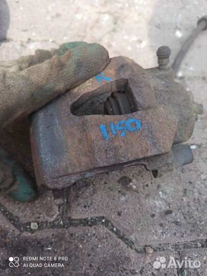 Гольф 4 суппорт передний правый оригинал