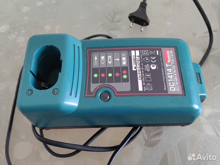 Зарядное устройство для шуруповерта makita