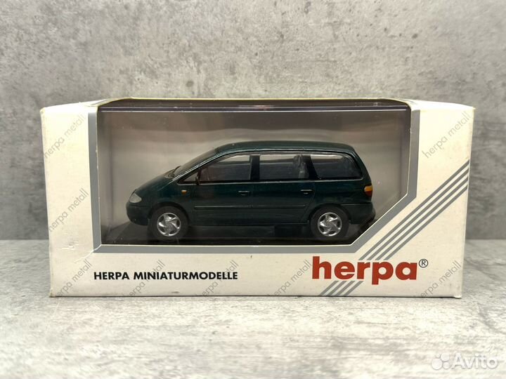 Модель автомобиля Volkswagen Sharan 1:43