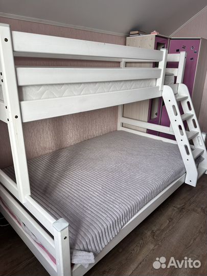 Двухъярусная кровать