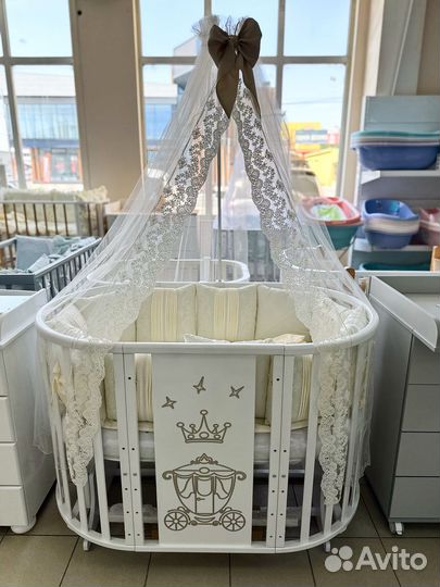 Детская кроватка с маятником и матрасами