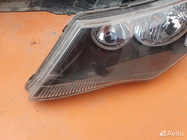 Фара галогеновая передняя левая Mitsubishi