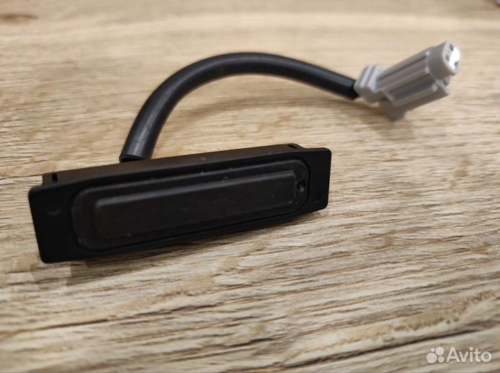 Кнопка открывания багажника Nissan