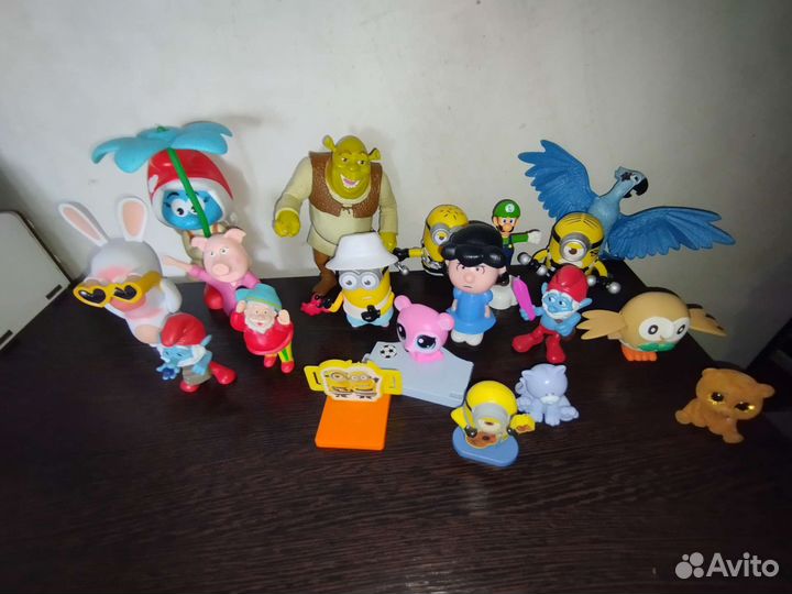 Игрушки из макдональдса и бургер кинга пакетом