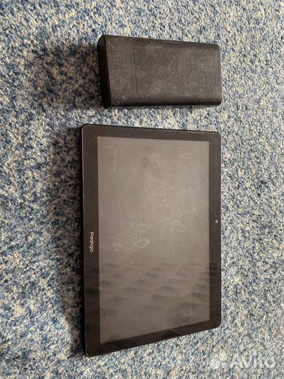 Планшет и повербанк