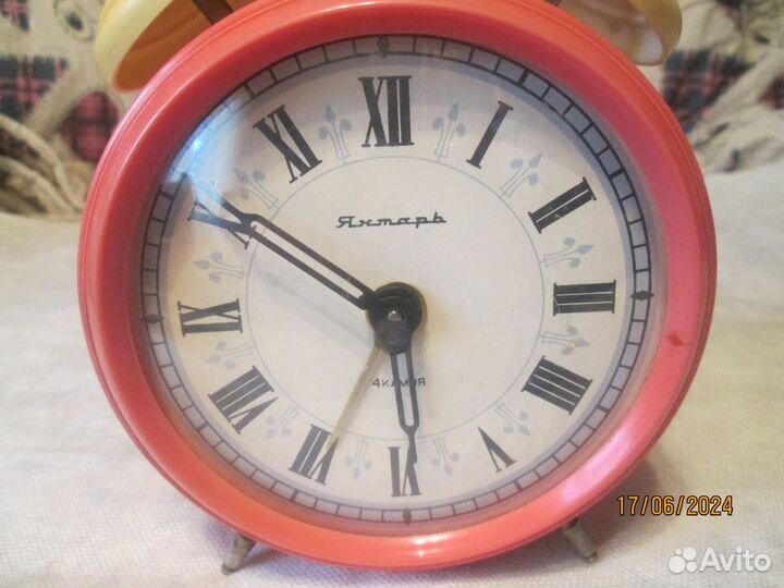 Часы будильник СССР