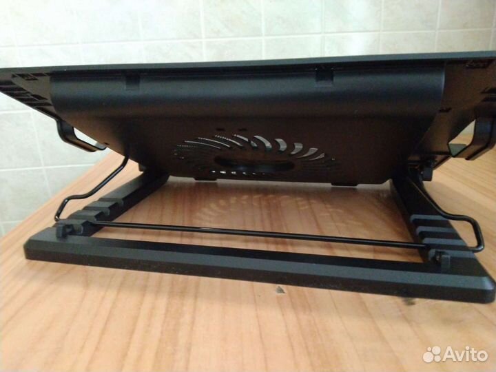 Подставка с охлаждением