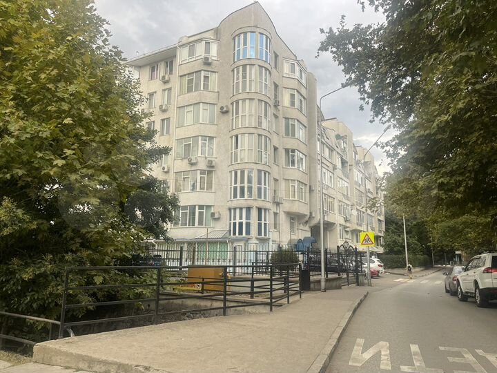 2-к. квартира, 81 м², 3/6 эт.