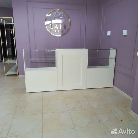 Стойка ресепшен, витрина на заказ
