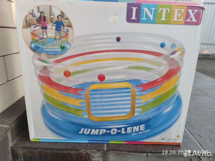 Игровой центр. Надувной батут Intex